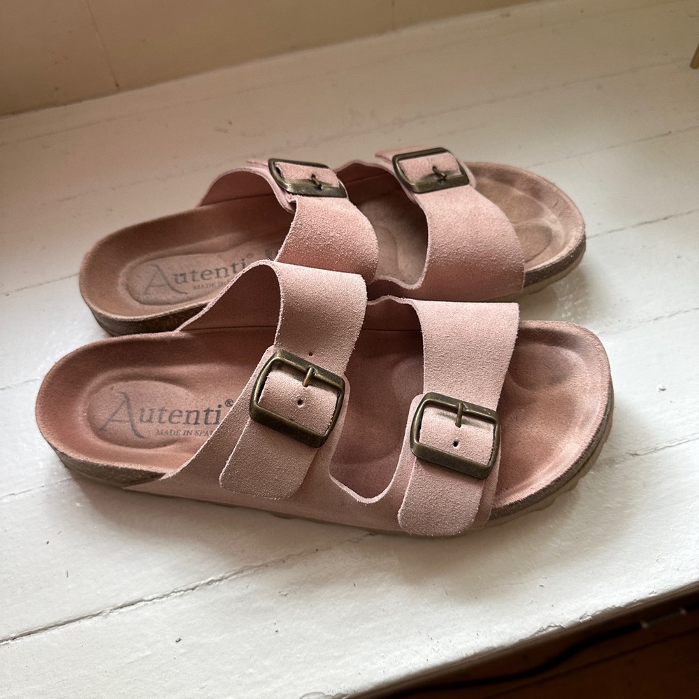 Women’s pink buckled sandals